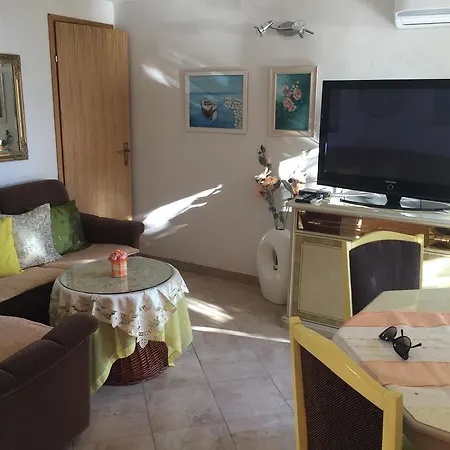 Greis Apartment *